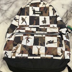 FORTNITE large backpack front pocket zipper green white black camouflage